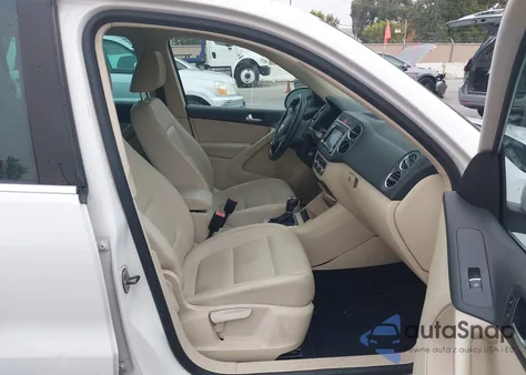 2011 Volkswagen Tiguan Se z USA, uszkodzony, nr VIN WVGBV7AX5BW501783